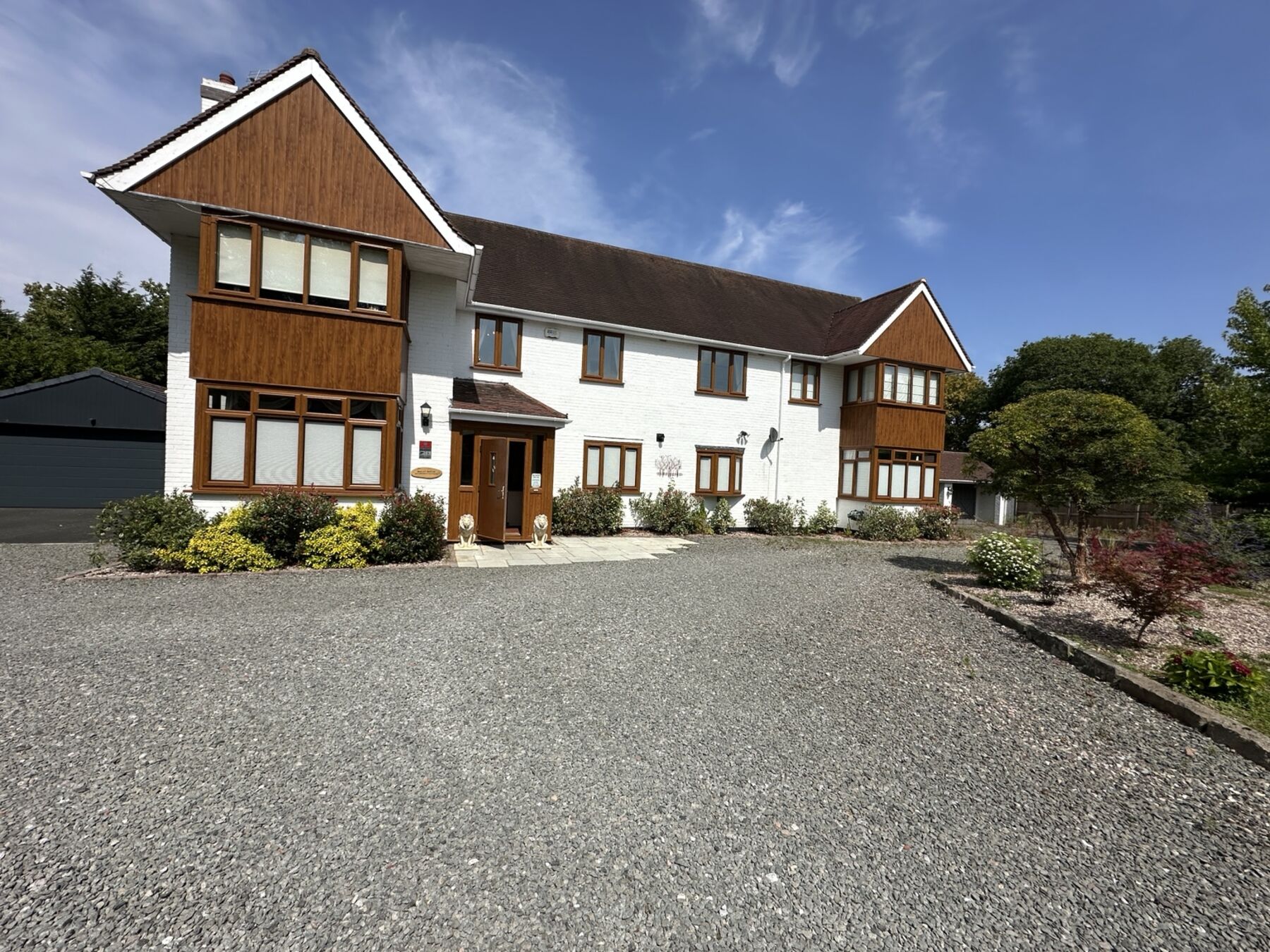 Balan House, Wythall: a white rendered two-storey house with oak-framed bays and a gravel drive